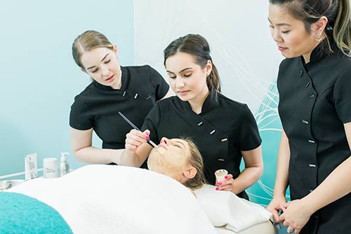 5 Tips for Managing and Motivating Salon Staff 6